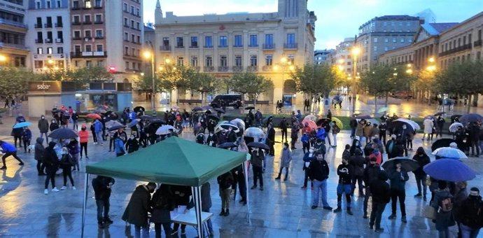 Concentración de trabajadores de la hostelería en la Plaza del Castillo de Pamplona
