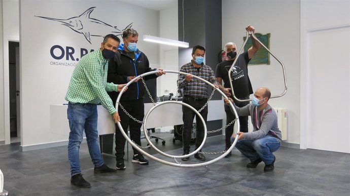 Sistemas diseñados por pescadores gallegos para salvar tortugas capturadas por bancos de palangre