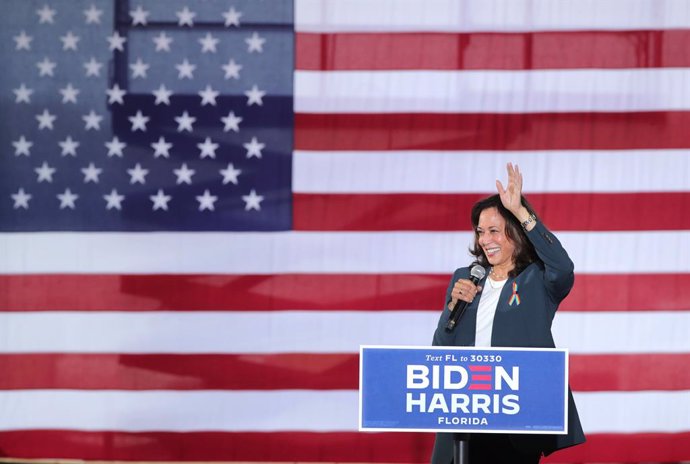 19 October 2020, US, Orlando: Democratic Vice-Presidential nominee, Senator Kamala Harris takes the stage during an event for the first day of the early voting for the US Presidential Election. Photo: Joe Burbank/TNS via ZUMA Wire/dpa