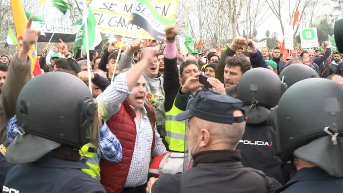 Momentos de tensión en la manifestación a las puertas de Agroexpo el pasado 29 de enero.