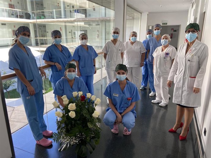 Imagen de personal del Hospital Mesa del Castillo, en las instalaciones del centro sanitario