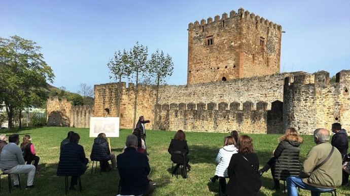 Homenaje A Delmas En Castillo De Muñatones