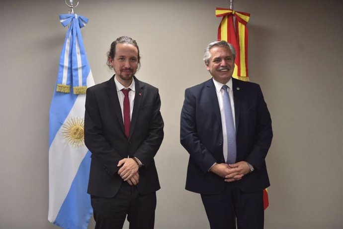 El vicepresidente segundo del Gobierno, Pablo Iglesias, se reúne con el presidente de Argentina, Alberto Fernández, en Bolivia