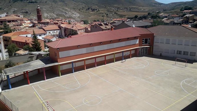 El alcalde de Utrillas reclama ayudas contra la COVID-19 para la desinfección de los colegios.