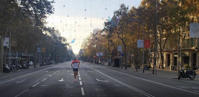 La marató Virtual 42/7 Zurich Marató Barcelona ha comenat aquest diumenge en un format individual i digital a causa de la pandmia.
