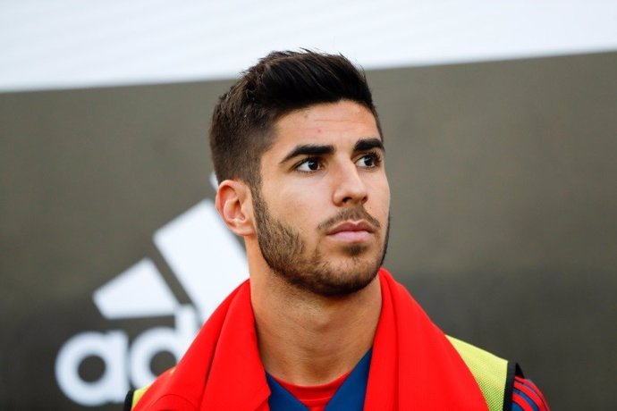 Marco Asensio en una concentración con la selección española