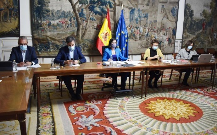 Carolina Darias se reúne con los delegados y delegadas del Gobierno