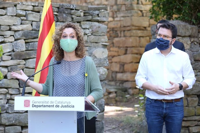 La consellera de Justicia, Ester Capella, y el vicepresidente y conseller de Economía de la Generalitat, Pere Aragons.