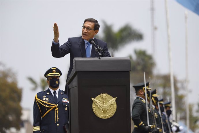 HANDOUT - 26 October 2020, Peru, Lima: Peruvian President Martin Vizcarra, delivers a speech during a ceremony marking the Day of Veterans of War and National Pacification in Peru. Photo: Juanpa Azabache/Presidencia Peru/dpa - ATENCIÓN: Sólo para uso ed