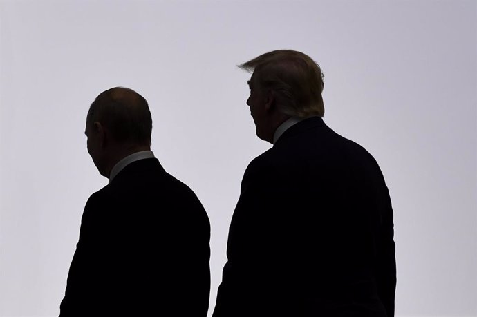 28 June 2019, Japan, Osaka: US President Donald Trump (R) and Russian President Vladimir Putin arrive for the Leaders group picture of the G20 summit. Photo: Lukas Coch/AAP/dpa
