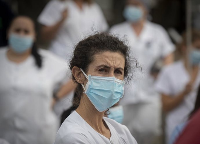 Concentración convocada por el sindicato UGT para exigir más inversión, mejor organización y más personal sanitario, de gestión y servicios. En el Hospital Virgen Macarena, Sevilla (Andalucía, España); a 20 de octubre de 2020.