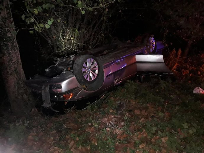 Cohe accidentado volcado