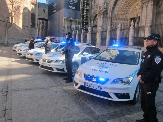 Los cinco nuevos coches de la Policía Local de Toledo incorporan desfibriladores y uno de ellos cuenta con mampara