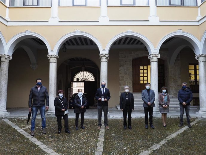 Firman del convenio entre el Arzobispado y el Ayuntamiento de Fombellida para la ampliación del atrio de la iglesia de San Antolín.