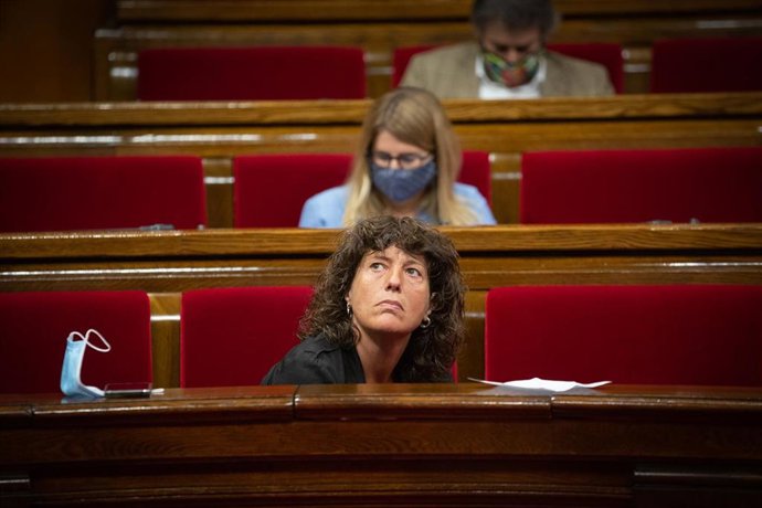 La consellera de Agricultura, Teresa Jordá, en el Parlament catalán durante la segunda sesión plenaria monográfica sobre la gestión de las residencias para personas mayores y para personas con discapacidad durante la pandemia del COVID-19.