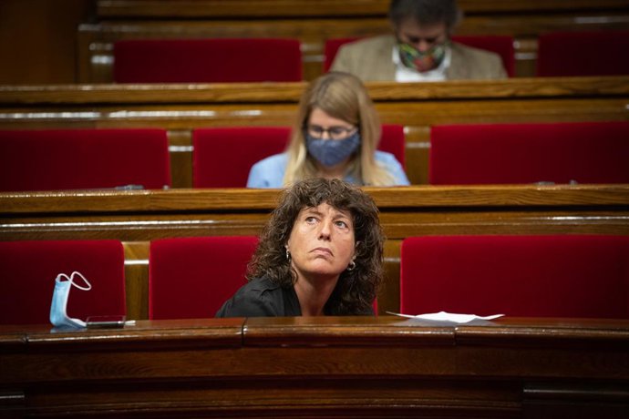 La consellera de Agricultura, Teresa Jordá, en el Parlament catalán durante la segunda sesión plenaria monográfica sobre la gestión de las residencias para personas mayores y para personas con discapacidad durante la pandemia del COVID-19, en Barcelona,