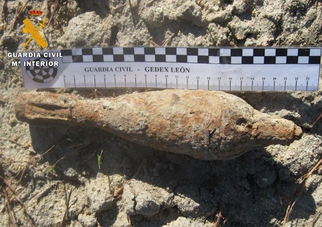 Artefacto destruido por la Guardia Civil tras ser hallado por un particular en una finca.