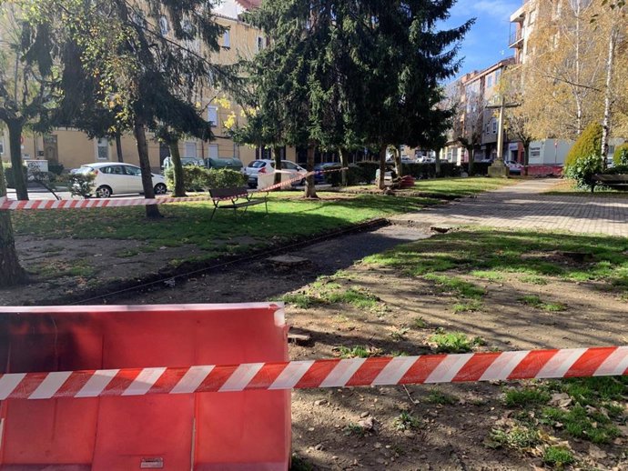 Obras de aceras en el barrio de San Lorenzo que está llevando a cabo el Ayuntamiento de León.