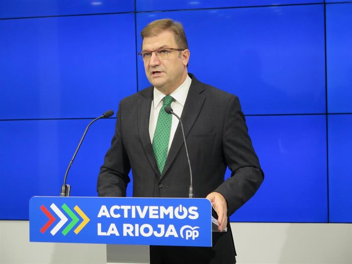 El secretario general del PP, Alberto Bretón, en comparecencia de prensa