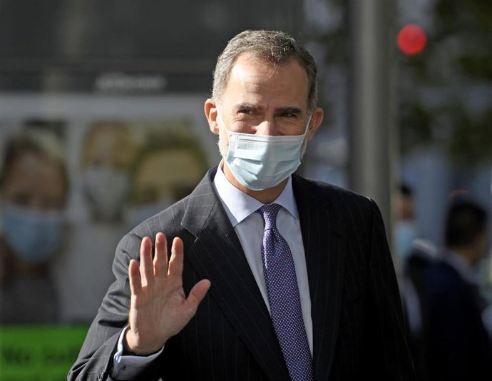 El Rey Felipe VI llega a Casa de América para participar en el XXIII Congreso Nacional de la Empresa Familiar, en Madrid (España), a 26 de octubre de 2020.