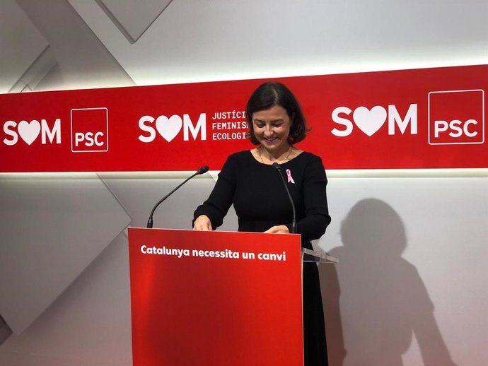 La viceprimera secretaria del PSC, Eva Granados, en rueda de prensa en la sede del PSC el lunes 19 de octubre