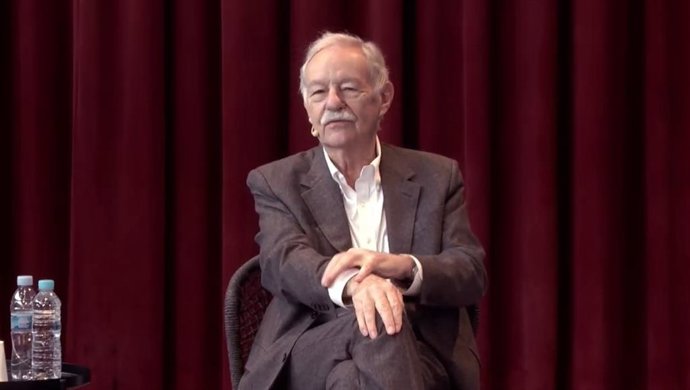 El escritor Eduardo Mendoza