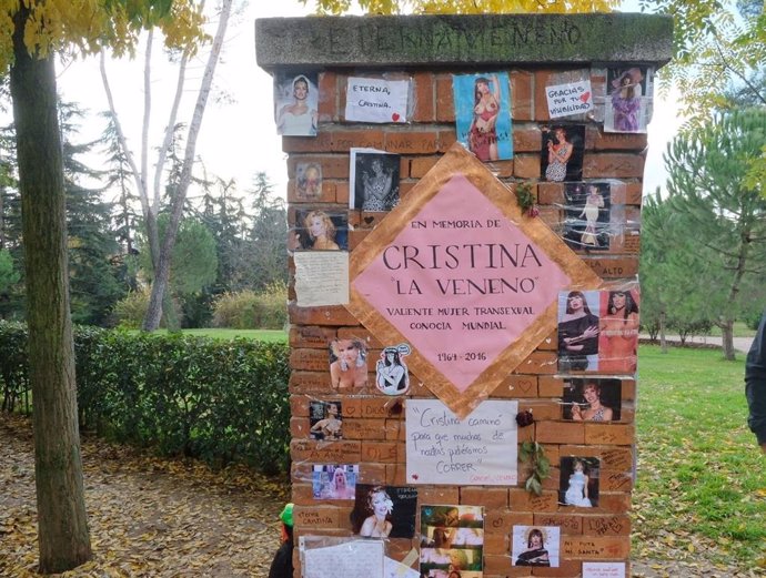 Placa improvisada en un homenaje a Cristina Ortiz, La Veneno.