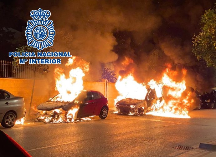 Automoviles ardiendo en Fuengirola