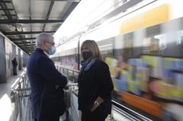 La alcaldesa de L'Hospitalet de Llobregat (Barcelona), Núria Marín, y el presidente de Renfe, Isaías Táboas, han visitado este lunes la estación de Bellvitge tras la finalización de las obras de mejora y renovación.