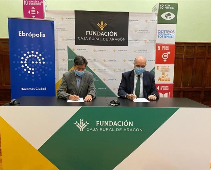 Miguel Zarzuela y José Antonio Artigas en la firma del convenio de colaboración.