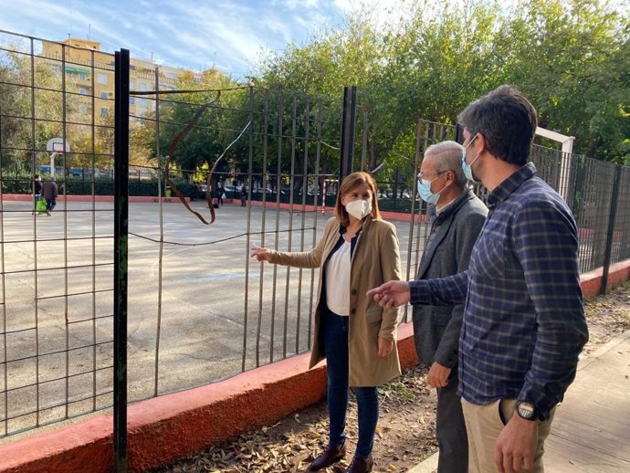 María José Catalá en su visita al barrio de Monteolivete de Valncia
