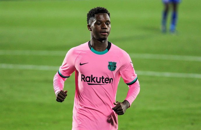 Ansu Fati jugando con el Barcelona