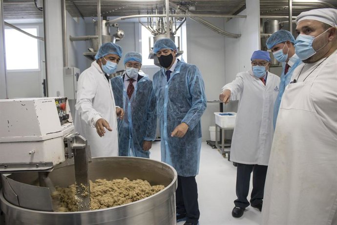 Visita de Marín y Velasco a una fábrica de mantecados de Estepa
