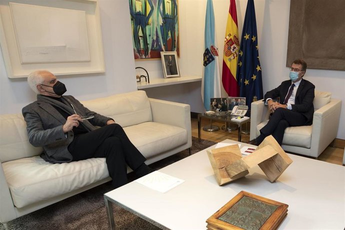 El presidente de la Xunta, Alberto Núñez Feijóo, y el titular de la RAG, Víctor Freixanes,  mantienen un encuentro sobre los fondos de Emilia Pardo Bazán y otras actuaciones de la institución gallega