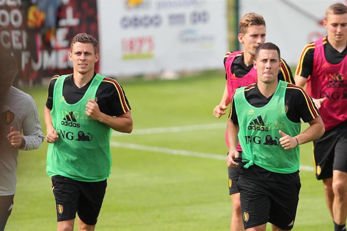 04 June 2019, Belgium, Tubize: Belgium's Thorgan Hazard (L) and Eden Hazard practice during a training session of Belgian national soccer team ahead of Saturday's UEFA Euro qualifying Group I soccer match against Kazakhstan. Photo: Bruno Fahy/BELGA/dpa