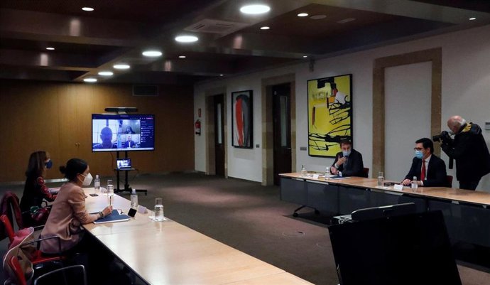 Reunión entre el portavoz de Foro, Adrián Pumares, el Gobierno asturiano y el Grupo parlamentario socialista para abordar la negociación de los presupuestos de 2021