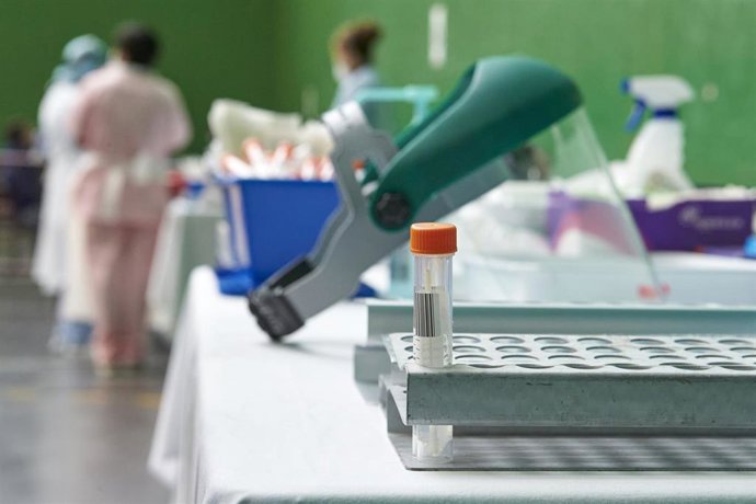 Vista de un tubo con una muestra tras la realización de una prueba PCR .