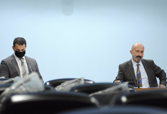 El ministre de Presidncia, Economia i Empresa, Jordi Gallardo, i el ministre de Salut, Joan Martínez Benazet.