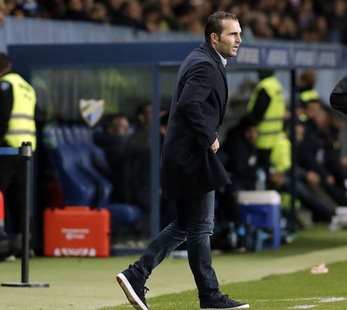 El entrenador del Tenerife, Rubén Baraja, en La Rosaleda