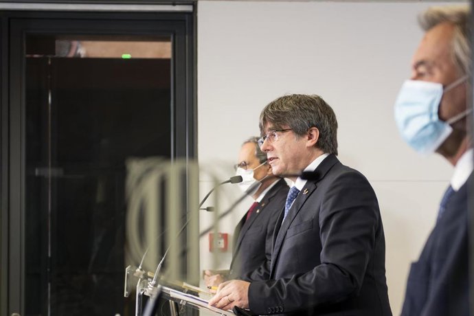 (I-D) Los expresidents de la Generalitat de Catalunya Quim Torra - 17 de mayo de 2018-28 de septiembre de 2020-; Carles Puidgemont -12 de enero de 2016-28 de octubre de 2017; y Artur Mas -27 de diciembre de 2010-12 de enero de 2016.