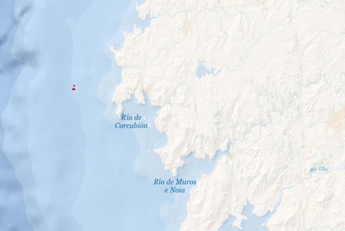 Zona donde han sido rescatados cinco tripulantes de un pesquero hundido por una vía de agua al oeste de Fisterra (A Coruña).
