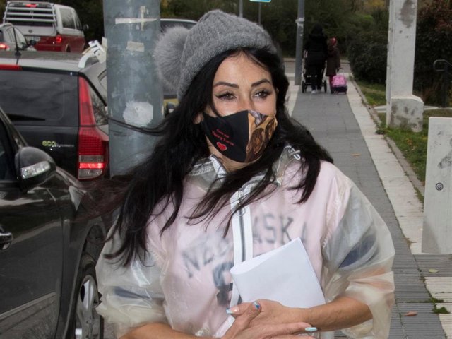 Maite Galdeano, con un curioso look para asistir a un juicio