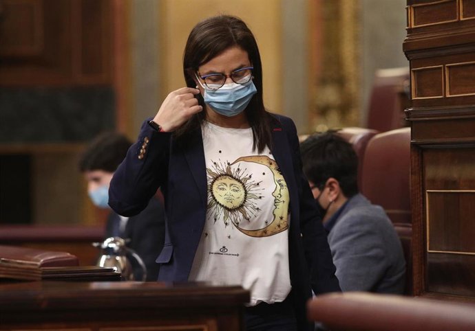 La diputada del PP Ana Belén Vázquez Blanco, momentos antes de intervenir durante una sesión plenaria en el Congreso de los Diputados, en Madrid (España) a 1 de octubre de 2020. En esta sesión se debate la petición del PSOE y Unidas Podemos para que el 