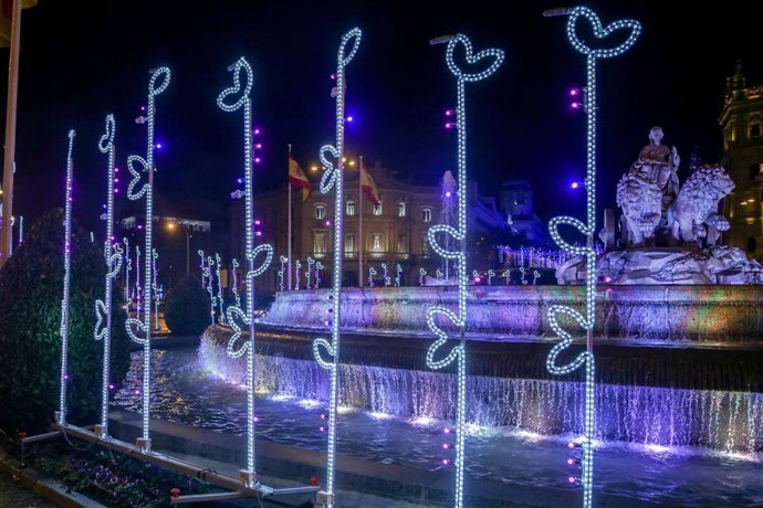 Encendido de las luces de Navidad en la fuente de Cibeles, en Madrid a 22 de noviembre de 2019.