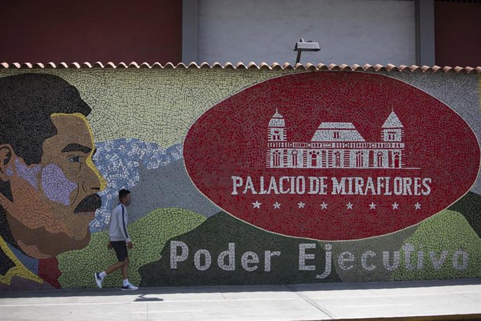 Mural con la imagen de Nicolás Maduro en Caracas