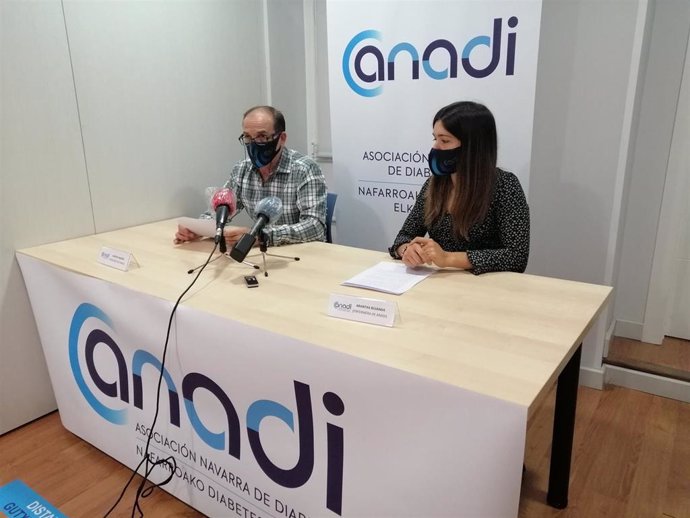 El presidente de ANADI, Juantxo Remón,  junto a Arantxa Bujanda, enfermera educadora de la asociación
