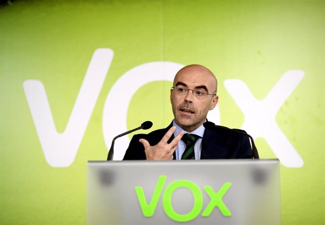 El eurodiputado de Vox Jorge Buxadé, ofrece un rueda de prensa tras la reunión del Comité de Acción Política del partido, en Madrid (España), a 14 de septiembre de 2020.