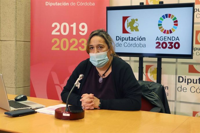 La delegada de Cultura en la Diputación de Córdoba, Salud Navajas, informa sobre la Convocatoria Extraordinaria de Subvenciones para Apoyo a la Creación en el Ámbito de las Artes Plásticas