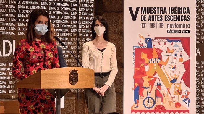 La consejera de Cultura, Turismo y Deportes, Nuria Flores Redondo, presenta 'Extremadura Escena. V Muestra Ibérica de las Artes Escénicas'