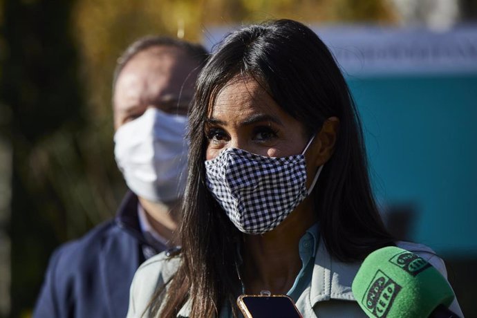 La vicealcaldesa de Madrid, Begoña Villacís, ofrece declaraciones a los medios de comunicación durante la presentación de la campaña del Bosque Metropolitano en el vivero de la Casa de Campo